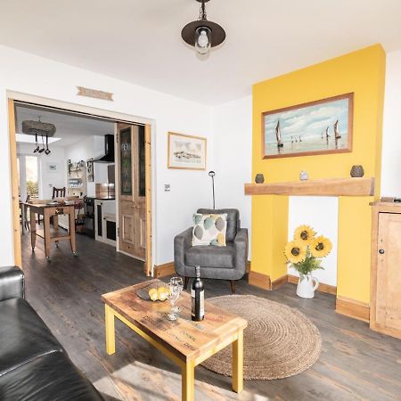 Stylish 2 Bedrooms Cosy & Bright Cottage, Pet Friendly, Sleeps 5, Titchfield Village - Summer Special Offer!! - By Blue Puffin Stays 外观 照片