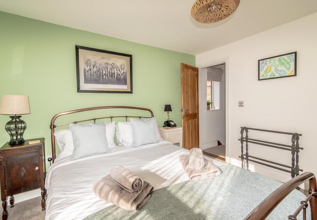 Stylish 2 Bedrooms Cosy & Bright Cottage, Pet Friendly, Sleeps 5, Titchfield Village - Summer Special Offer!! - By Blue Puffin Stays 外观 照片