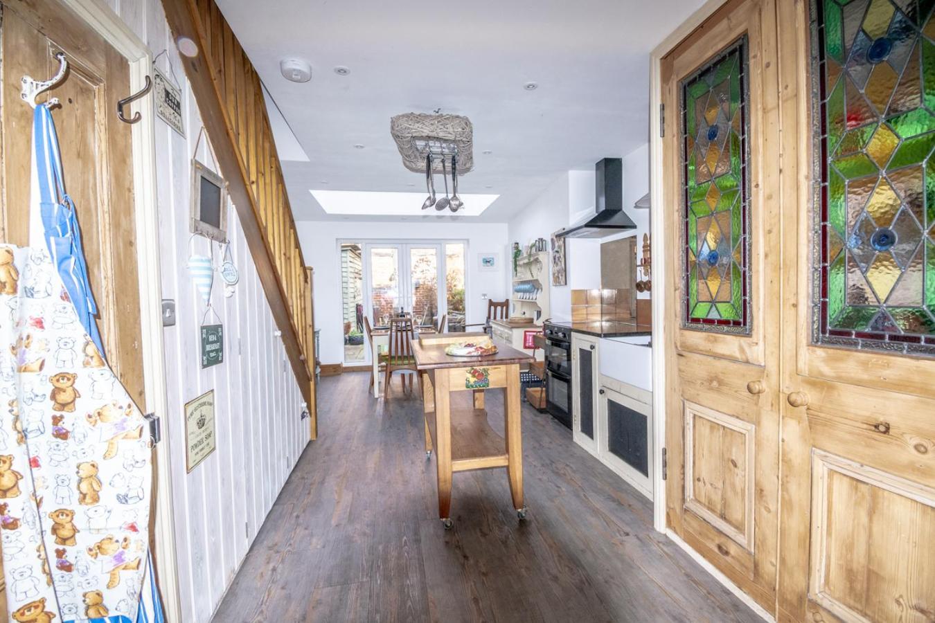 Stylish 2 Bedrooms Cosy & Bright Cottage, Pet Friendly, Sleeps 5, Titchfield Village - Summer Special Offer!! - By Blue Puffin Stays 外观 照片