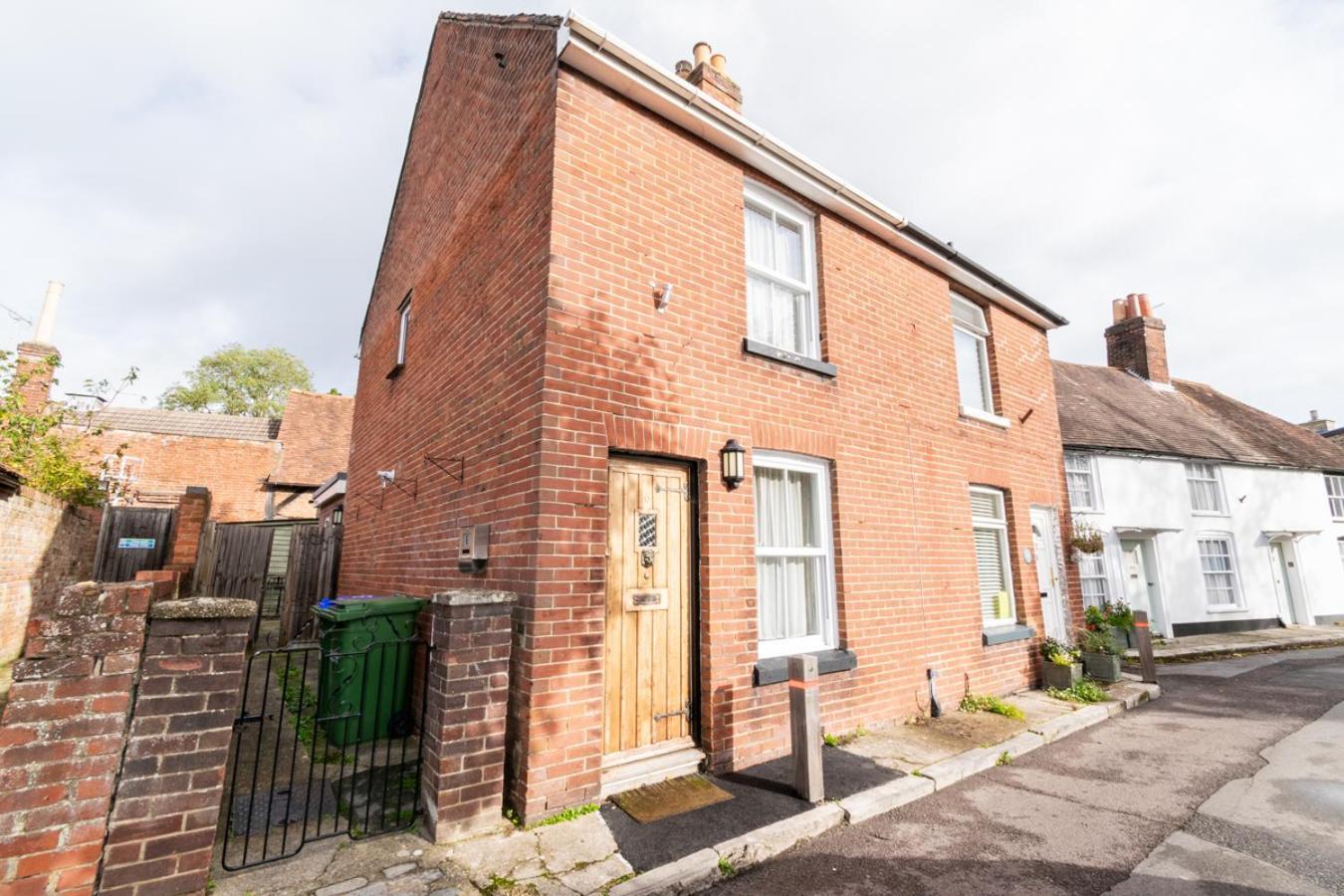 Stylish 2 Bedrooms Cosy & Bright Cottage, Pet Friendly, Sleeps 5, Titchfield Village - Summer Special Offer!! - By Blue Puffin Stays 外观 照片