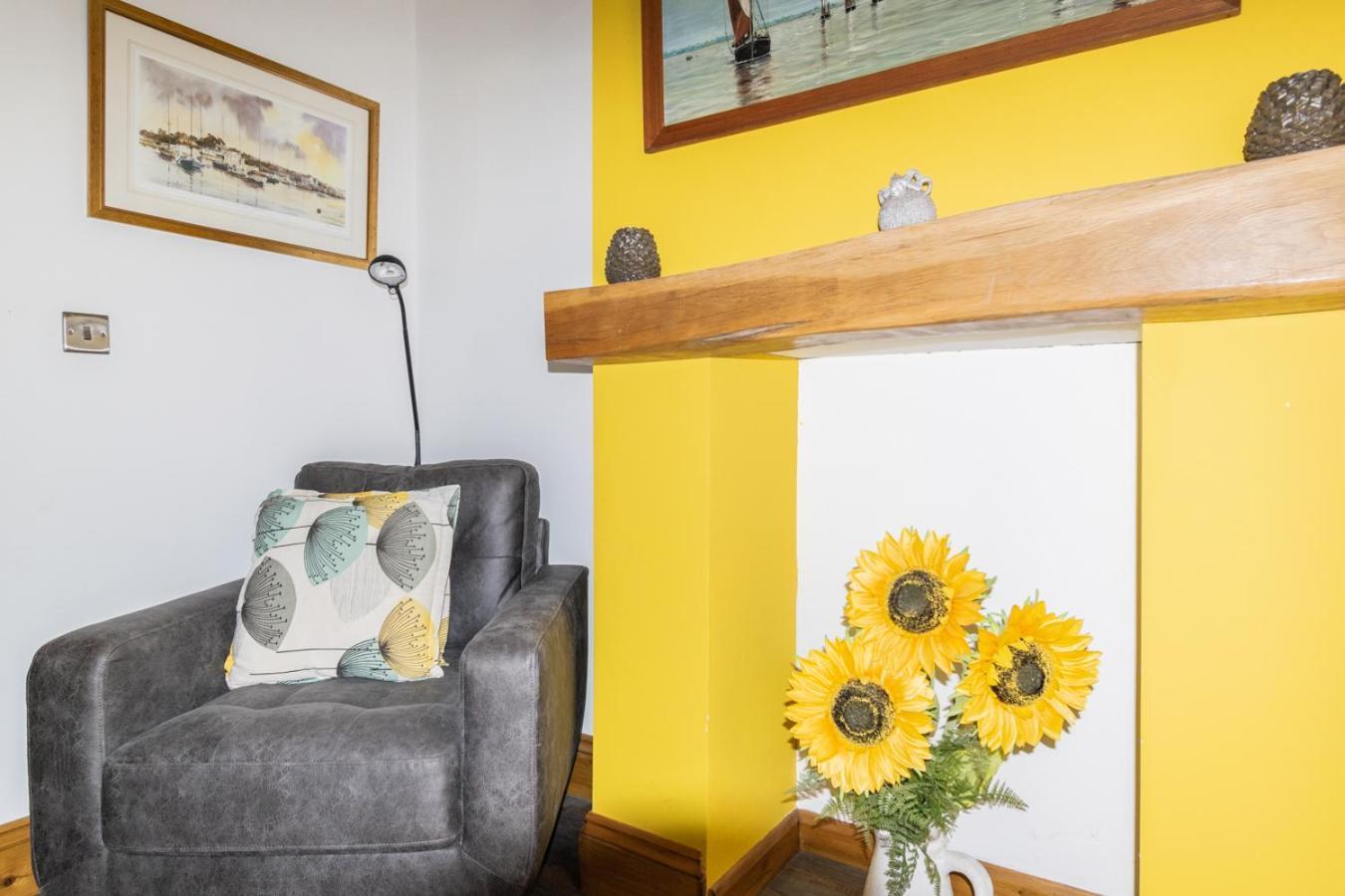 Stylish 2 Bedrooms Cosy & Bright Cottage, Pet Friendly, Sleeps 5, Titchfield Village - Summer Special Offer!! - By Blue Puffin Stays 外观 照片