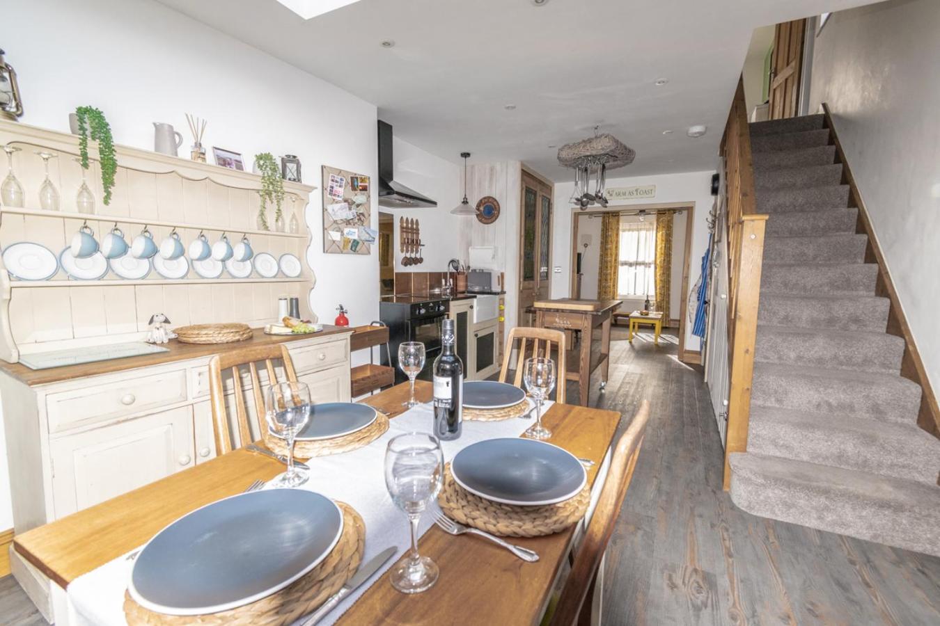 Stylish 2 Bedrooms Cosy & Bright Cottage, Pet Friendly, Sleeps 5, Titchfield Village - Summer Special Offer!! - By Blue Puffin Stays 外观 照片
