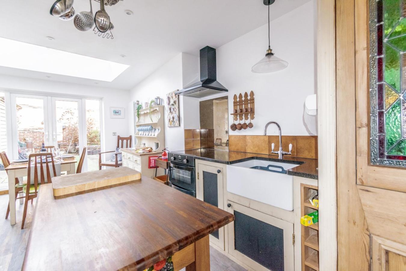 Stylish 2 Bedrooms Cosy & Bright Cottage, Pet Friendly, Sleeps 5, Titchfield Village - Summer Special Offer!! - By Blue Puffin Stays 外观 照片