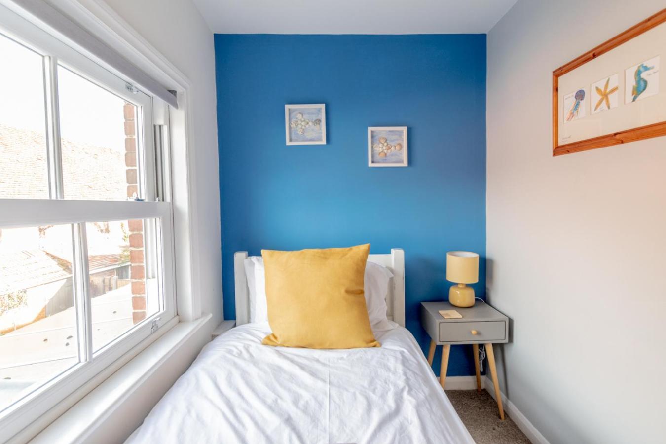 Stylish 2 Bedrooms Cosy & Bright Cottage, Pet Friendly, Sleeps 5, Titchfield Village - Summer Special Offer!! - By Blue Puffin Stays 外观 照片