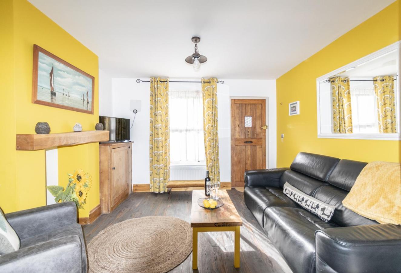 Stylish 2 Bedrooms Cosy & Bright Cottage, Pet Friendly, Sleeps 5, Titchfield Village - Summer Special Offer!! - By Blue Puffin Stays 外观 照片