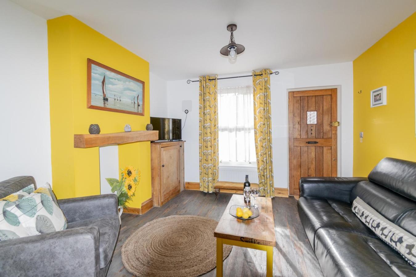 Stylish 2 Bedrooms Cosy & Bright Cottage, Pet Friendly, Sleeps 5, Titchfield Village - Summer Special Offer!! - By Blue Puffin Stays 外观 照片