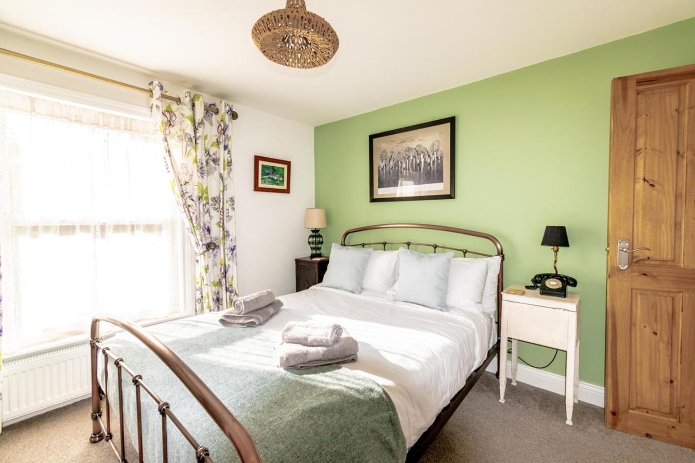 Stylish 2 Bedrooms Cosy & Bright Cottage, Pet Friendly, Sleeps 5, Titchfield Village - Summer Special Offer!! - By Blue Puffin Stays 外观 照片