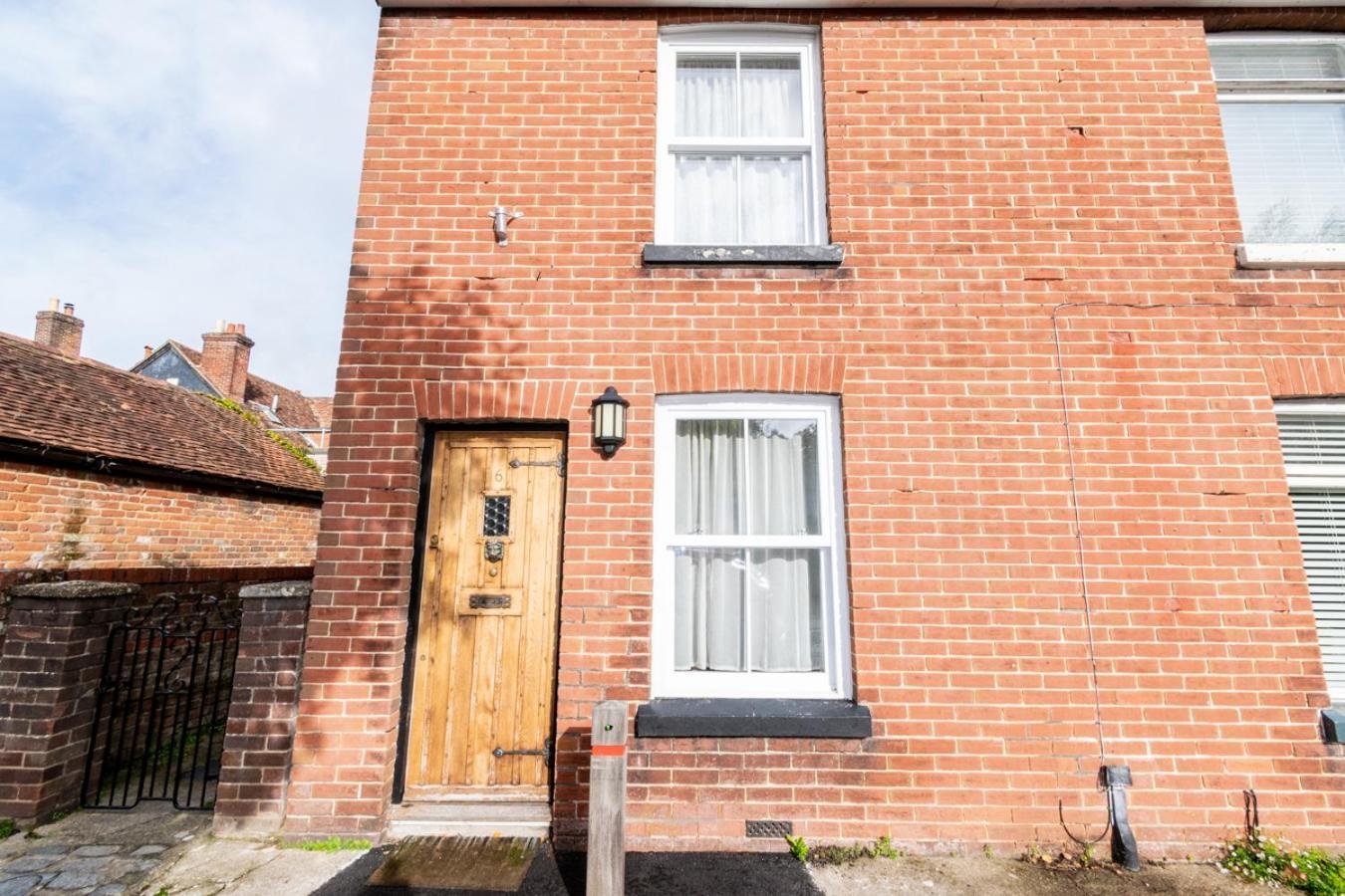 Stylish 2 Bedrooms Cosy & Bright Cottage, Pet Friendly, Sleeps 5, Titchfield Village - Summer Special Offer!! - By Blue Puffin Stays 外观 照片