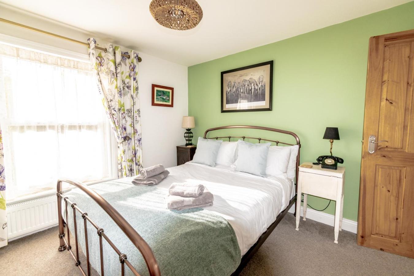 Stylish 2 Bedrooms Cosy & Bright Cottage, Pet Friendly, Sleeps 5, Titchfield Village - Summer Special Offer!! - By Blue Puffin Stays 外观 照片